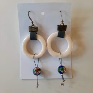 orecchini con anello di ceramica