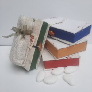 Scatola con 2 saponi con confetti e iuta